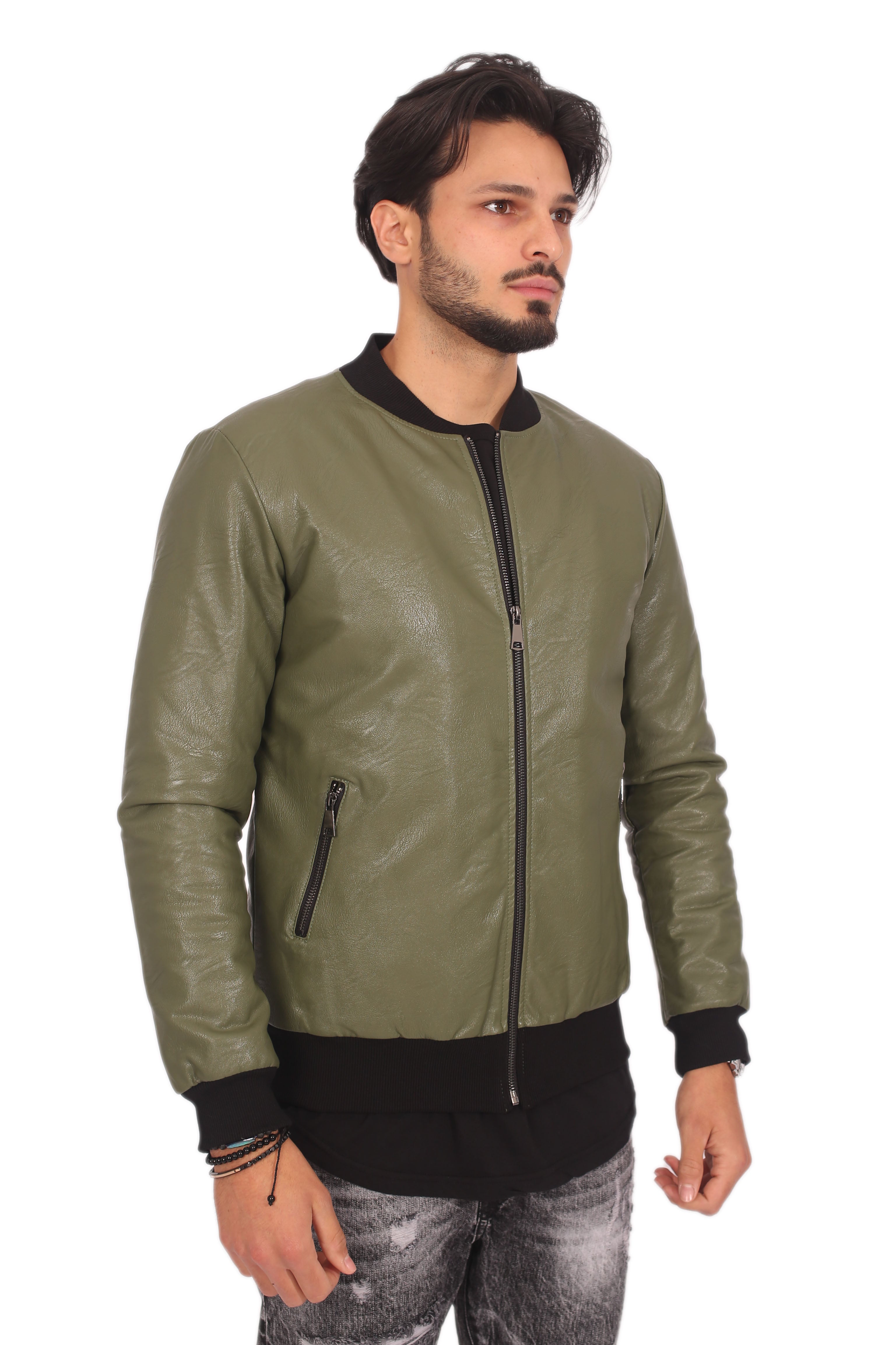 Giubbotto Giacca Uomo Ecopelle Art. Gb63 - 92 Fashion Shop Descrizione: -Colore: Verde-Modello: Bomber ecopelle -Composizione: 100% Polyestere -Vestibilità: Regular fit -Dettagli: Girocollo, tasche laterali, Elastico su polsi e sull'orlo -Il modello è Alto 180 Cm x 70 Kg e Indossa la Taglia M