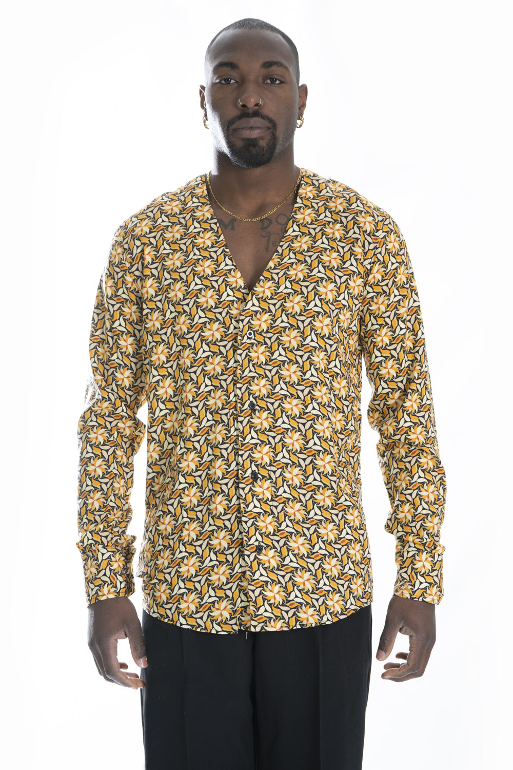 Camicia Uomo Fantasia Scollo V Art. Cm183