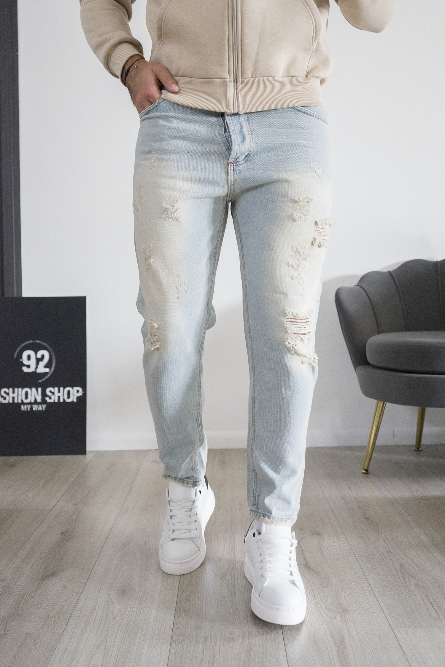 Jeans Uomo Chiaro con Strappi Effetto Destroy Art. Js552