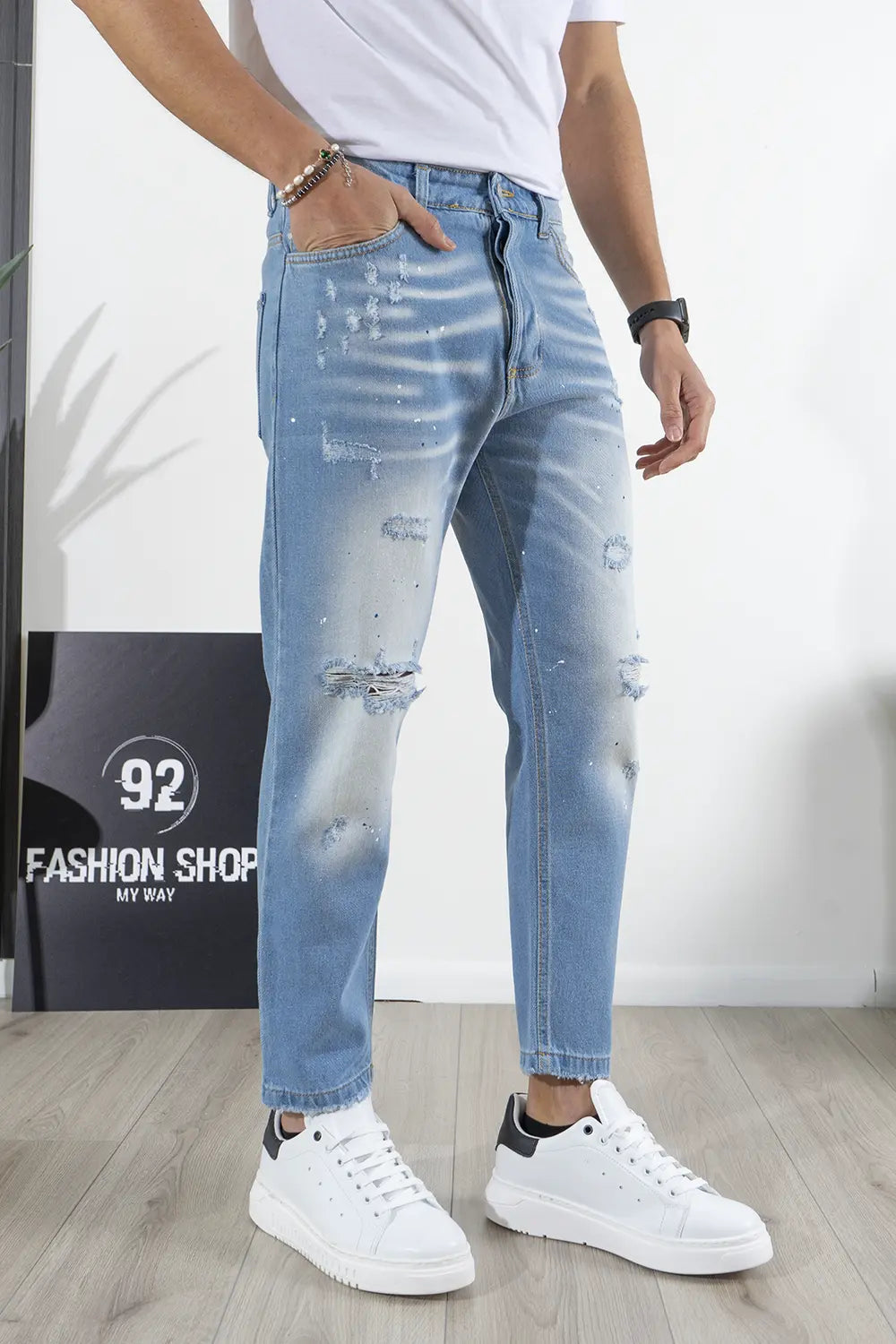 Jeans Carrot Con Sfumature e Abrasioni Art. JS509