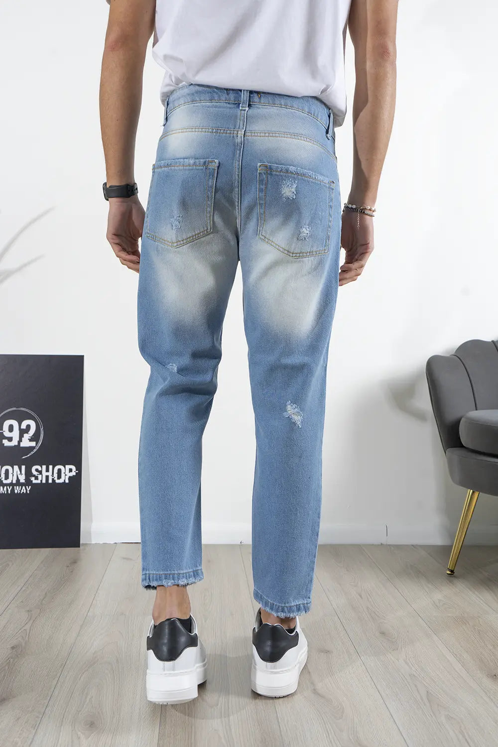 Jeans Carrot Con Sfumature e Abrasioni Art. JS509