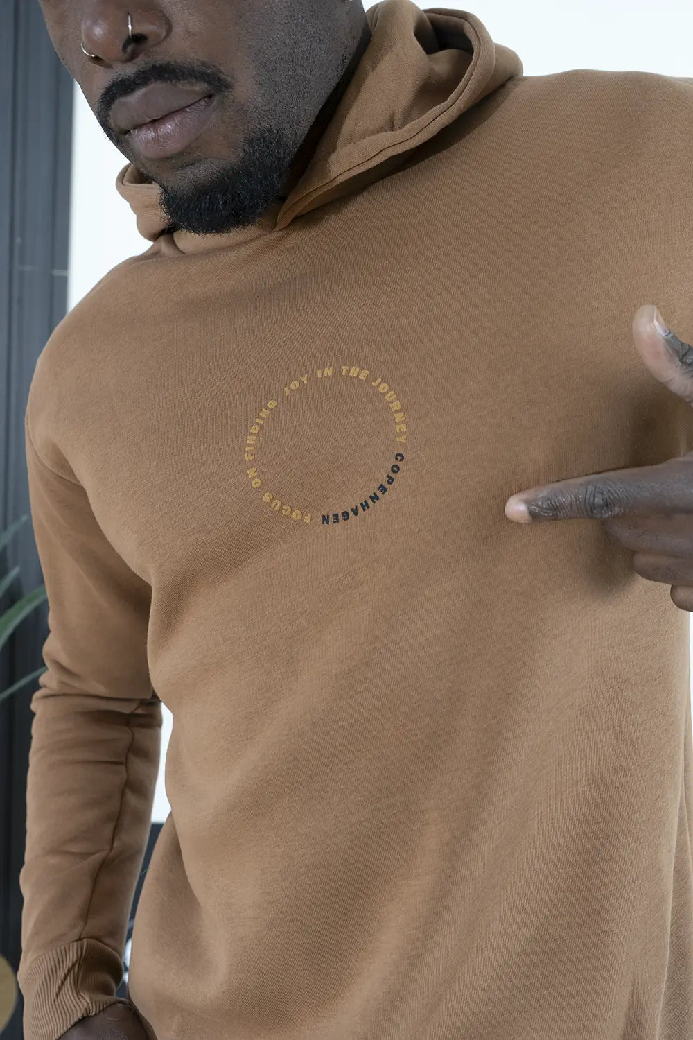 Felpa Uomo Con Cappuccio ''Resilient'' stampa in rilievo Art. Fe179