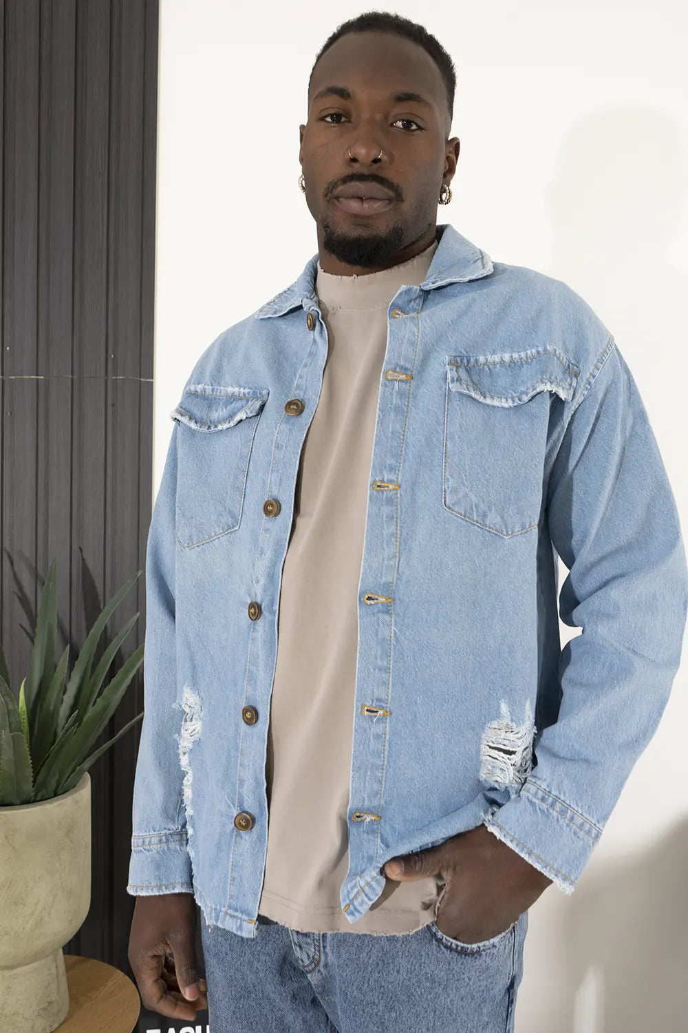 Giacca Camicia Denim Con tasche Frontali abrasioni e rotture Art. Cm153