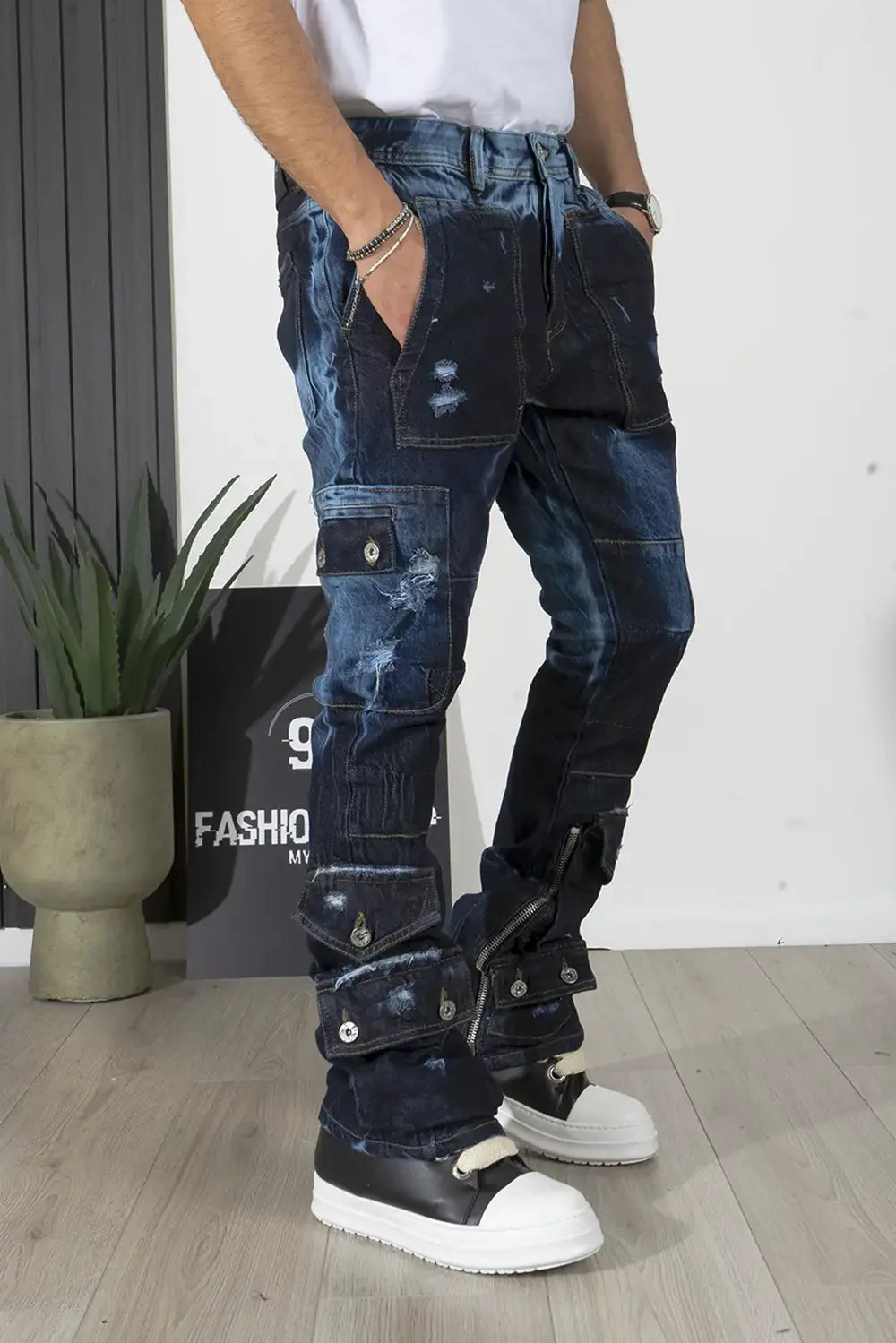 Jeans Flare con Dettagli Cargo e Zip Limited Art. Js531