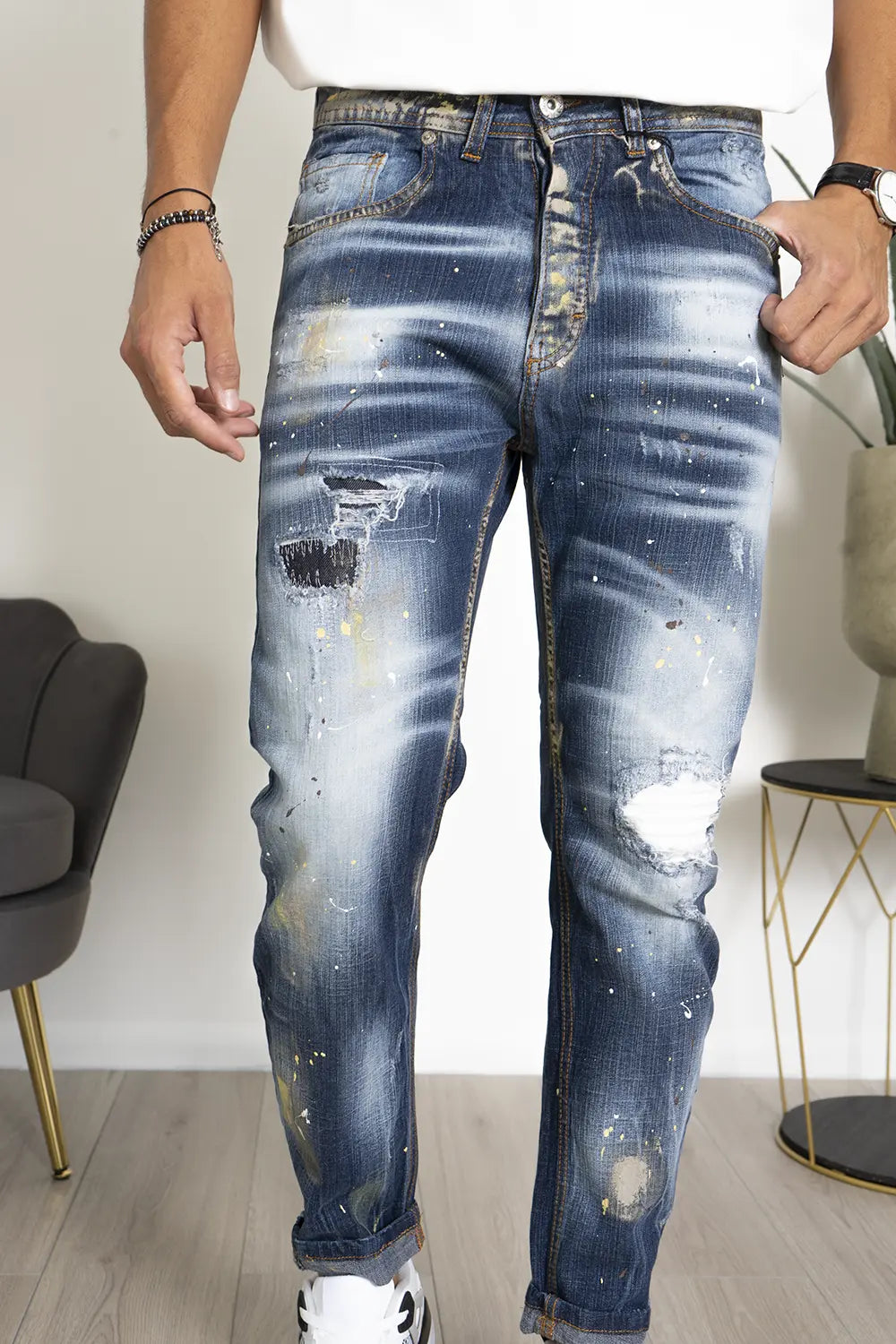 Jeans Con Sfumature Toppe e Pittura Art. Js472