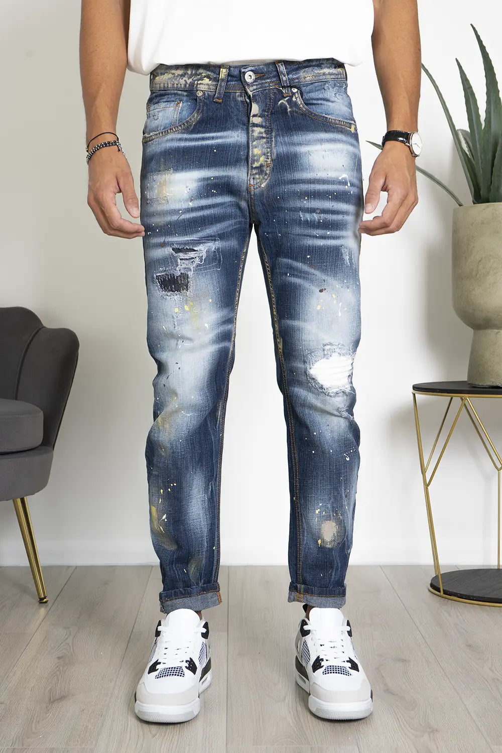 Jeans Con Sfumature Toppe e Pittura Art. Js472