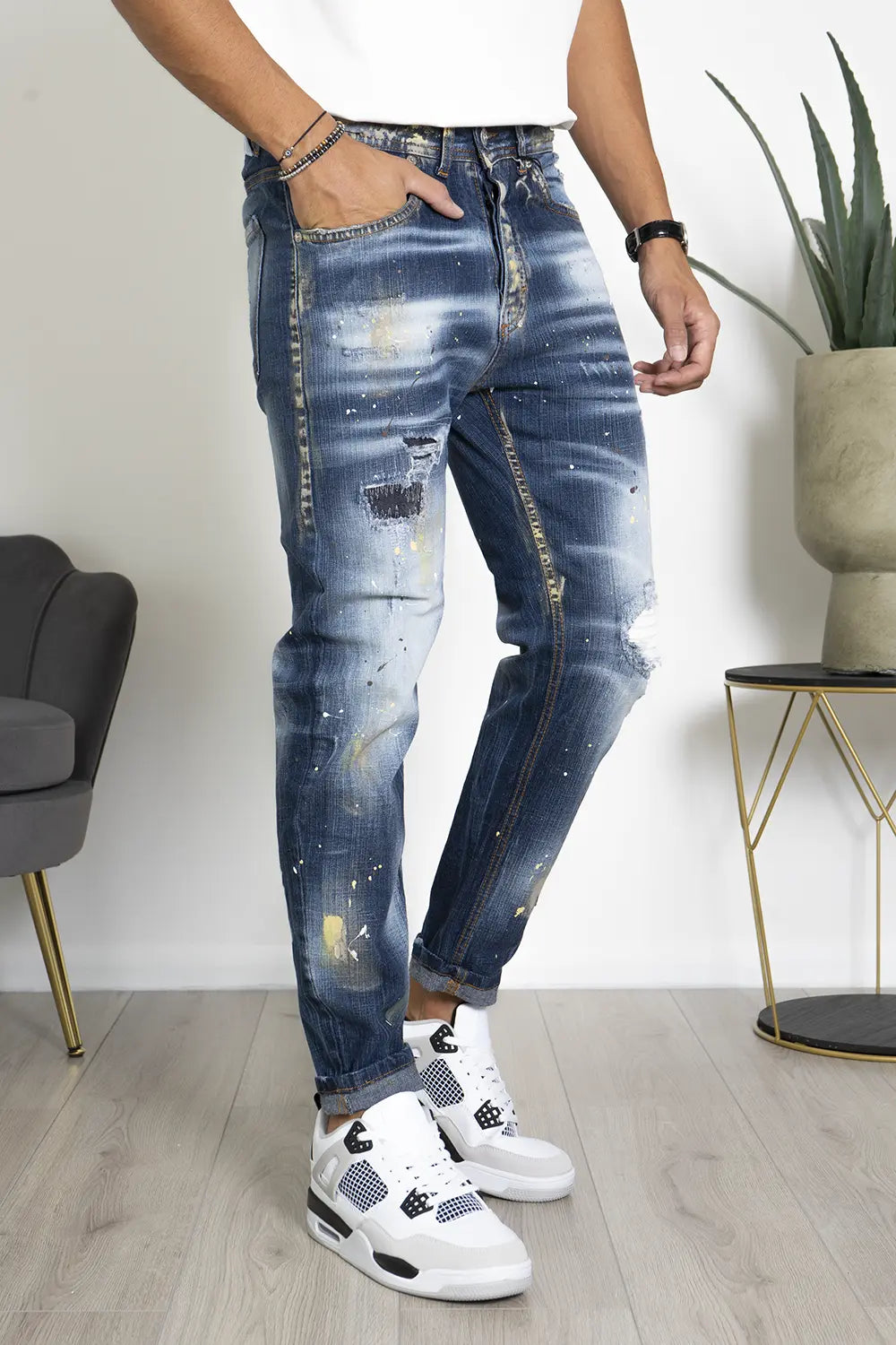 Jeans Con Sfumature Toppe e Pittura Art. Js472