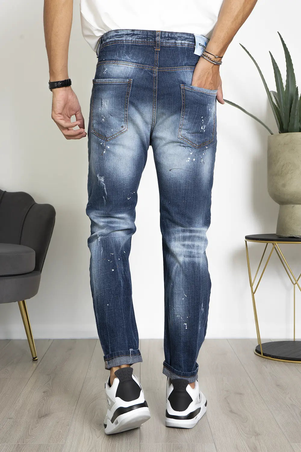 Jeans Con Sfumature Toppe e Pittura Art. Js472