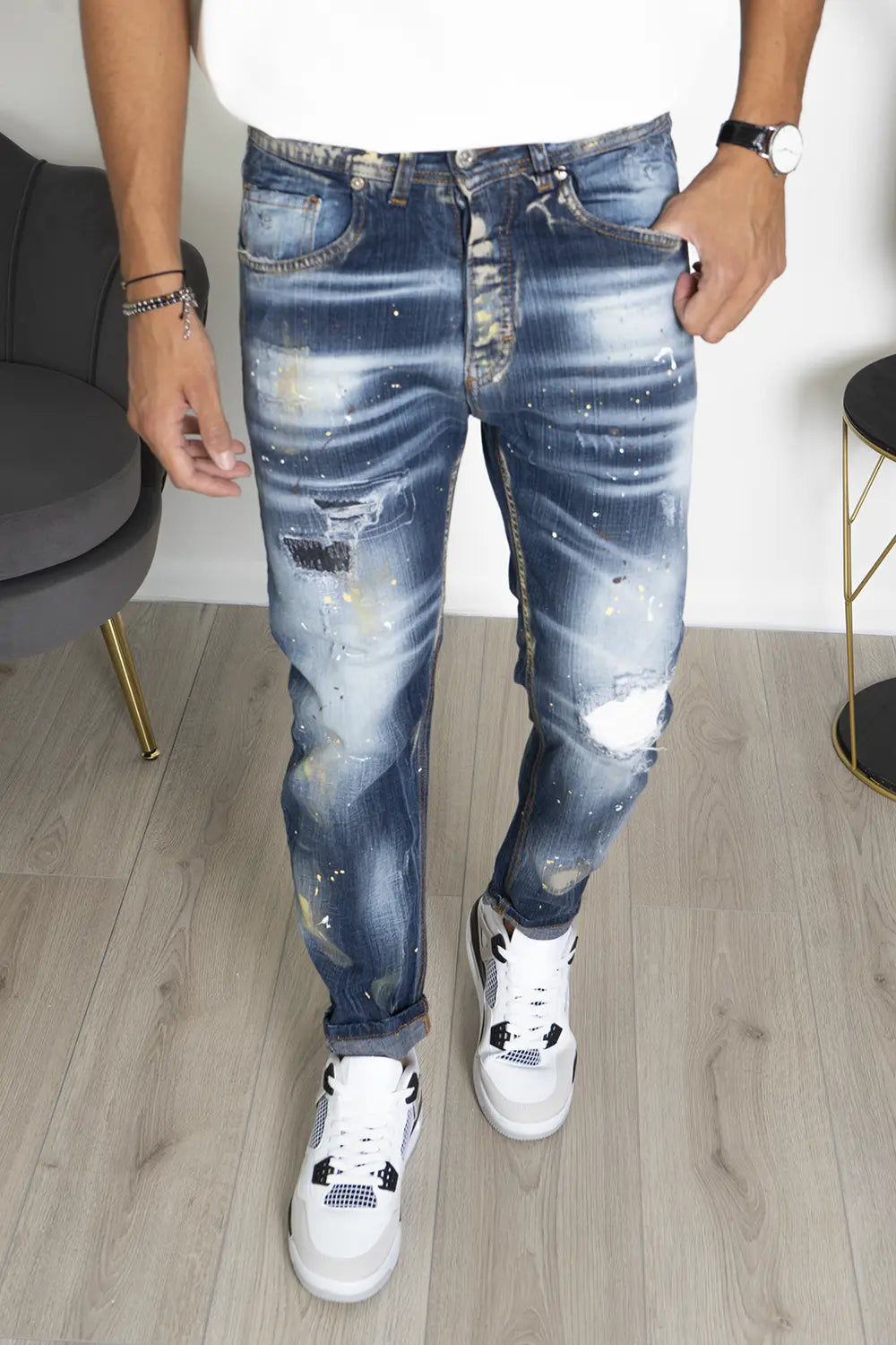 Jeans Con Sfumature Toppe e Pittura Art. Js472