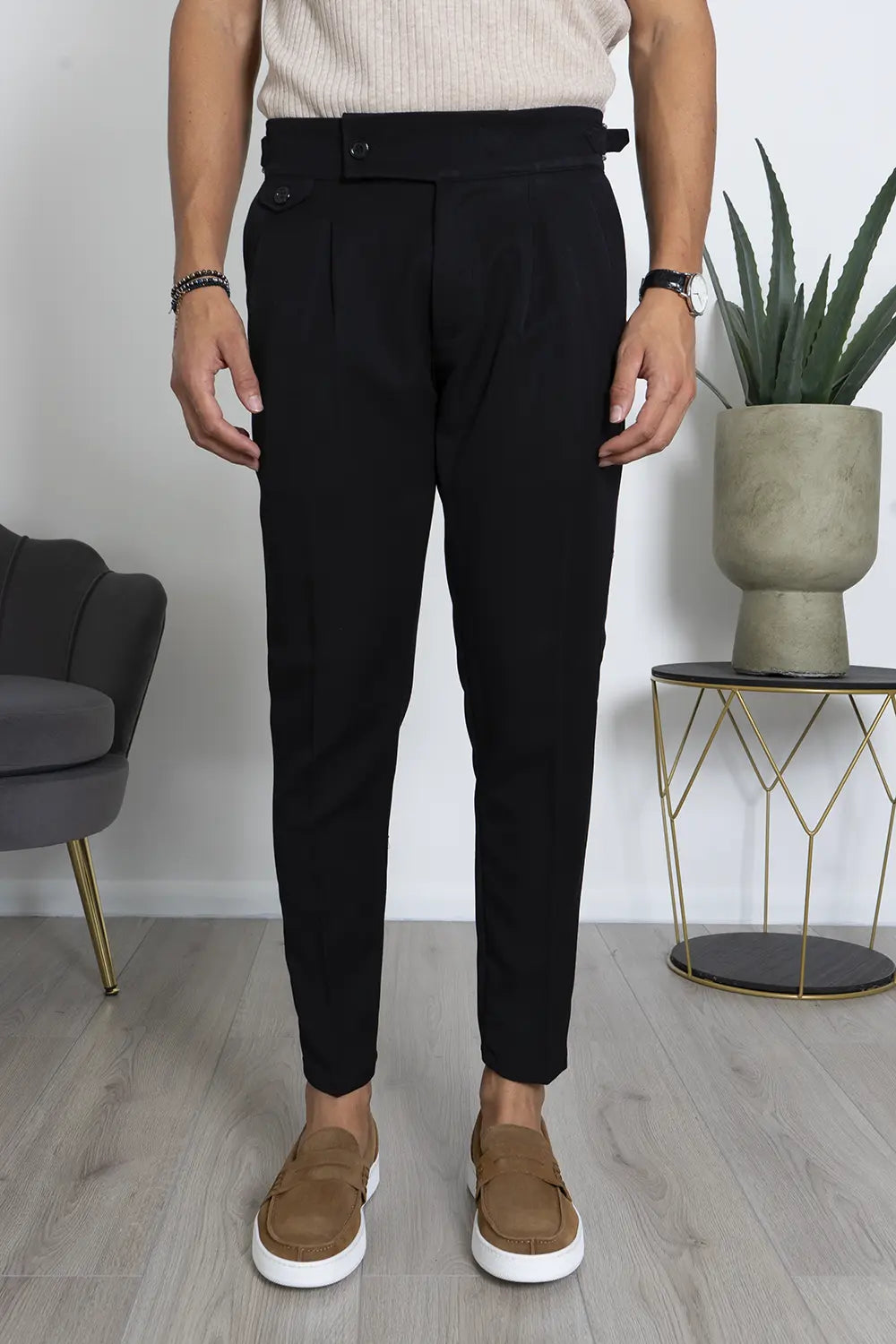 Pantalone Con Fibbie Laterali Bottone Decentrato Art. Pt99