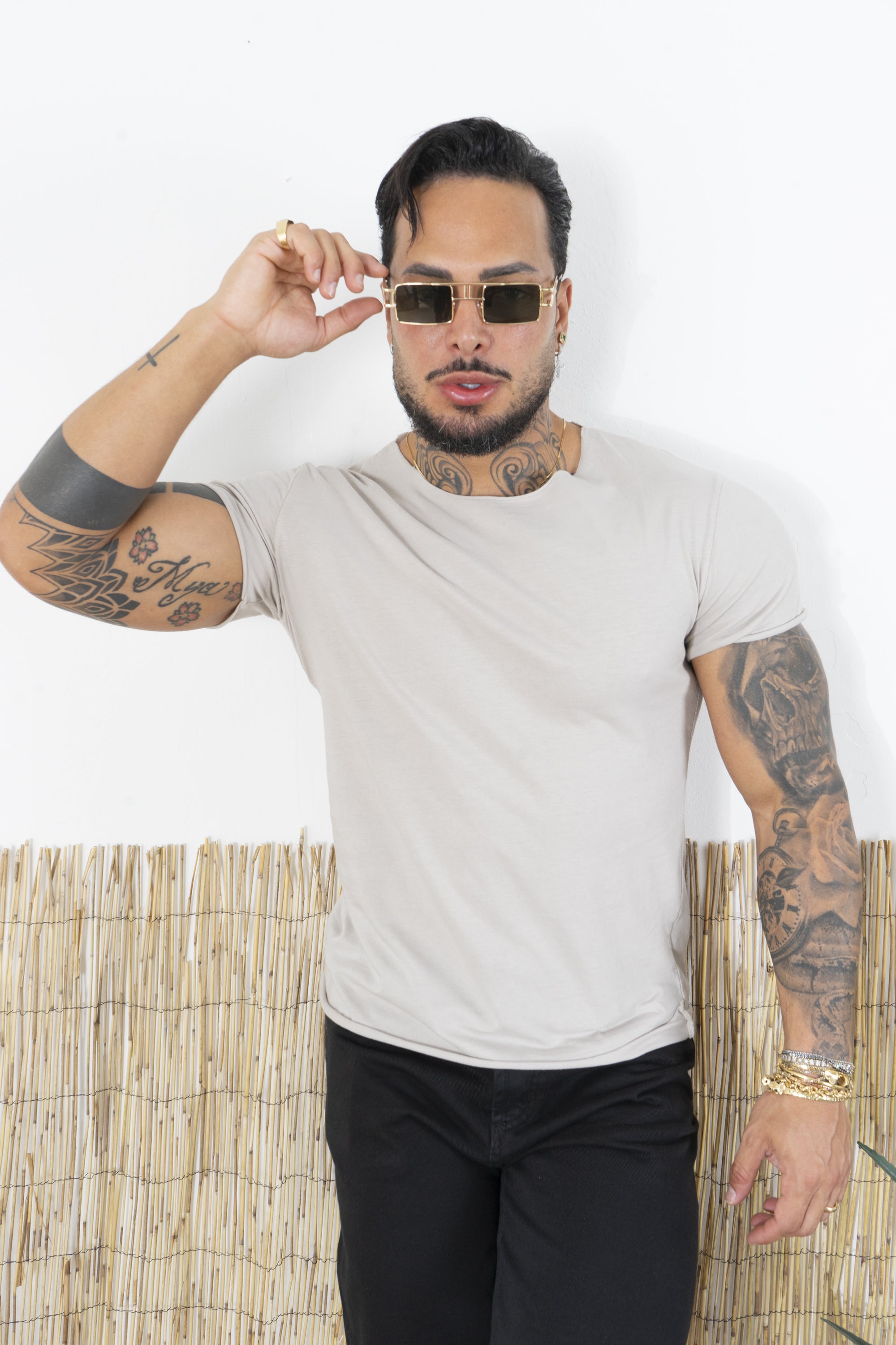 T-Shirt Tinta Unita Collo Largo taglio vivo Art. Ts103