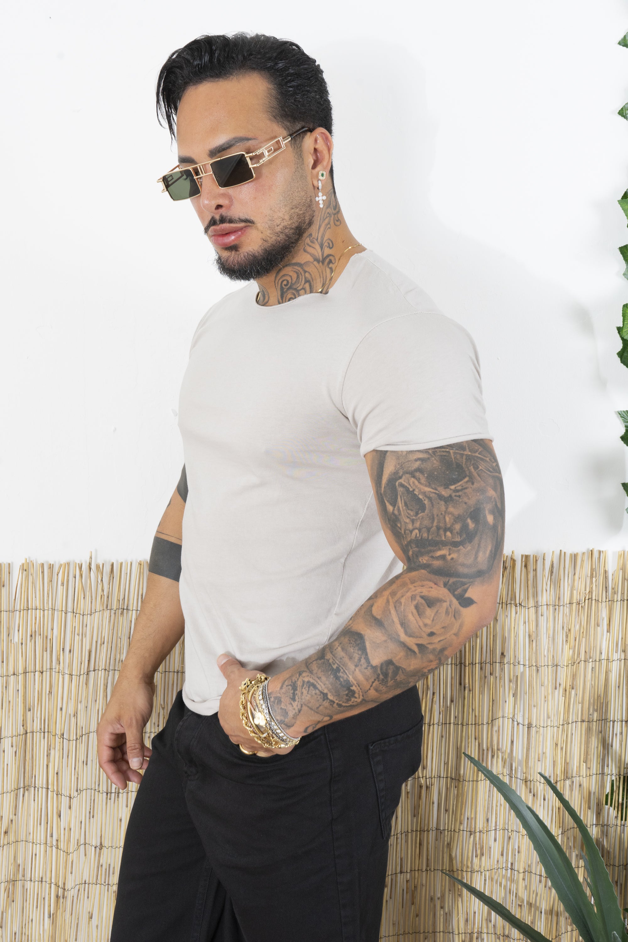 T-Shirt Tinta Unita Collo Largo taglio vivo Art. Ts103