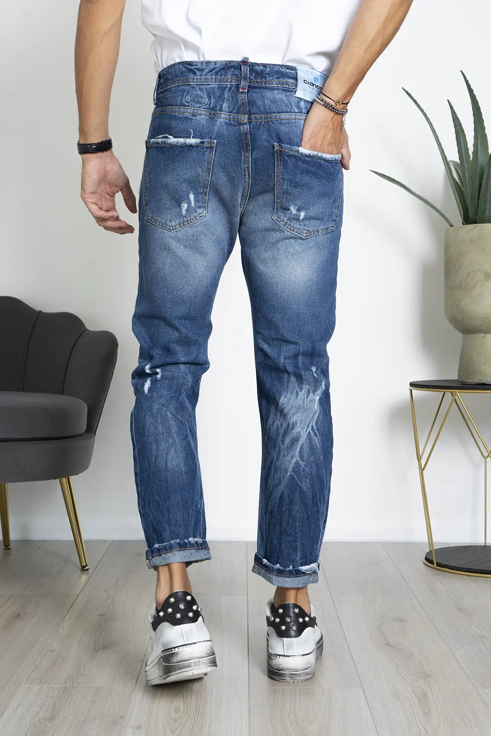 Jeans Con Toppa e Sfumature Art. Js474