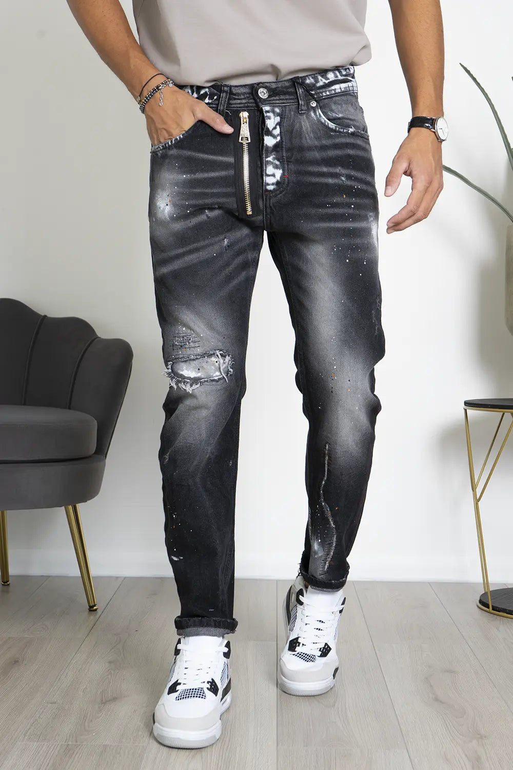 Jeans Con Zip Laterale e abrasioni Art. Js473