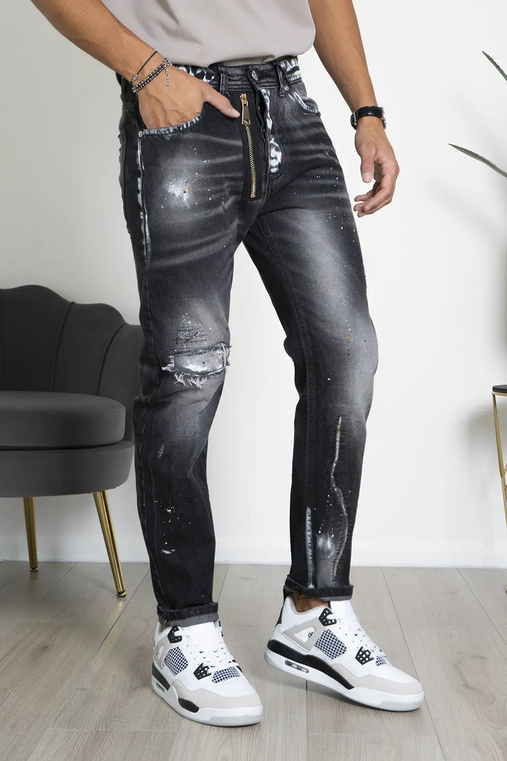 Jeans Con Zip Laterale e abrasioni Art. Js473