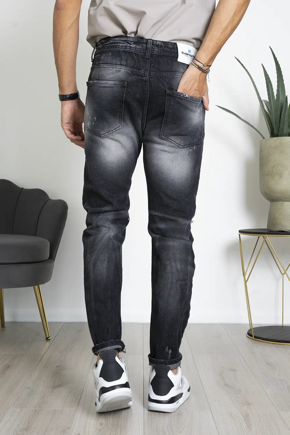 Jeans Con Zip Laterale e abrasioni Art. Js473