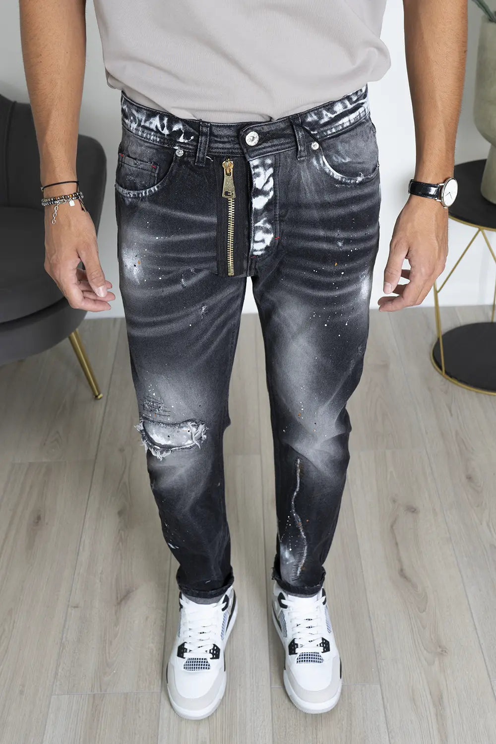 Jeans Con Zip Laterale e abrasioni Art. Js473