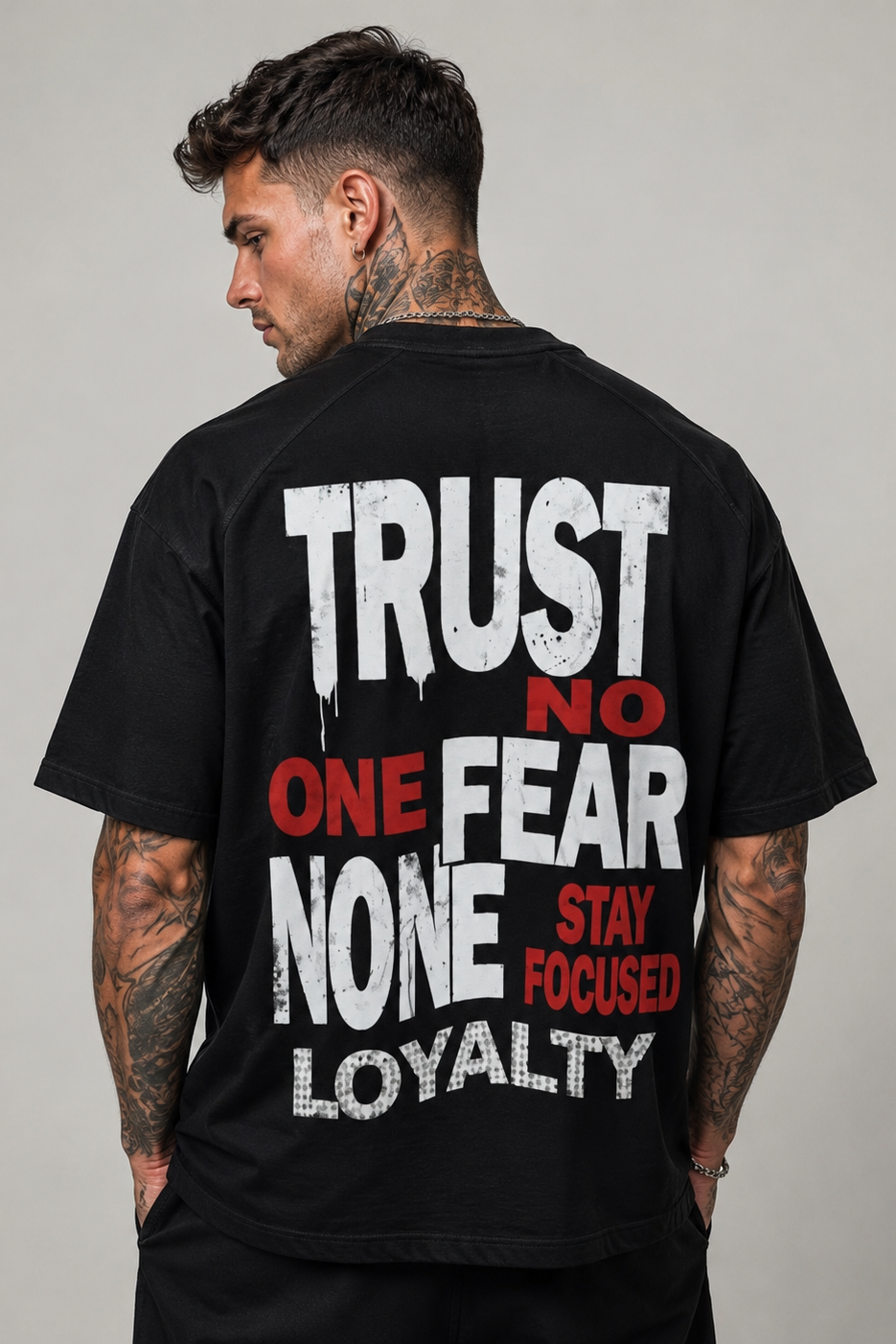 T-shirt ''Trust No One'' Over Con stampa e strass Art. Ts300