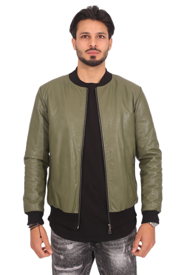Giubbotto Giacca Uomo Ecopelle Art. Gb63 - 92 Fashion Shop  Descrizione: -Colore: Verde-Modello: Bomber ecopelle -Composizione: 100% Polyestere -Vestibilità: Regular fit -Dettagli: Girocollo, tasche laterali, Elastico su polsi e sull'orlo -Il modello è Alto 180 Cm x 70 Kg e Indossa la Taglia M 