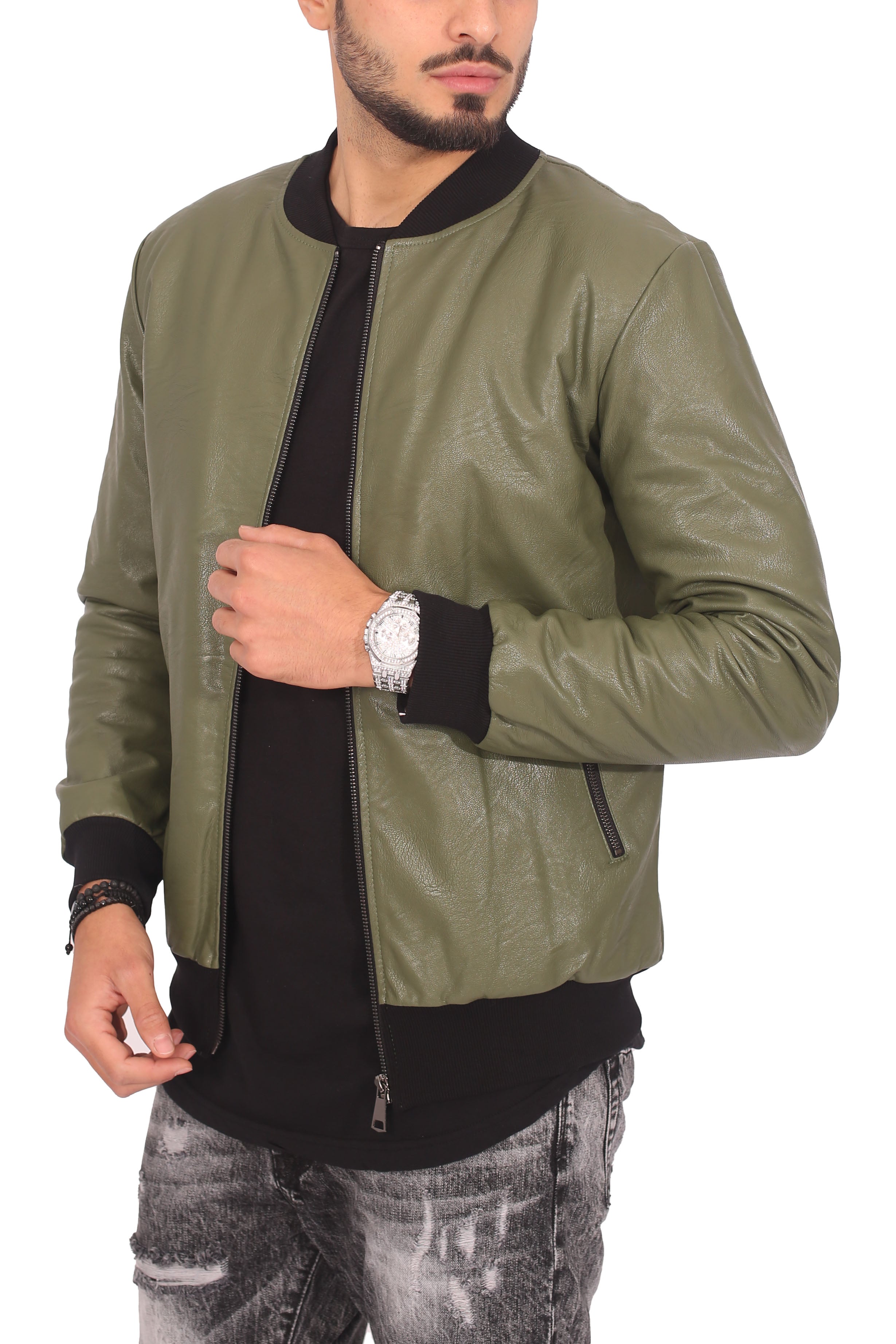 Giubbotto Giacca Uomo Ecopelle Art. Gb63 - 92 Fashion Shop  Descrizione: -Colore: Verde-Modello: Bomber ecopelle -Composizione: 100% Polyestere -Vestibilità: Regular fit -Dettagli: Girocollo, tasche laterali, Elastico su polsi e sull'orlo -Il modello è Alto 180 Cm x 70 Kg e Indossa la Taglia M 