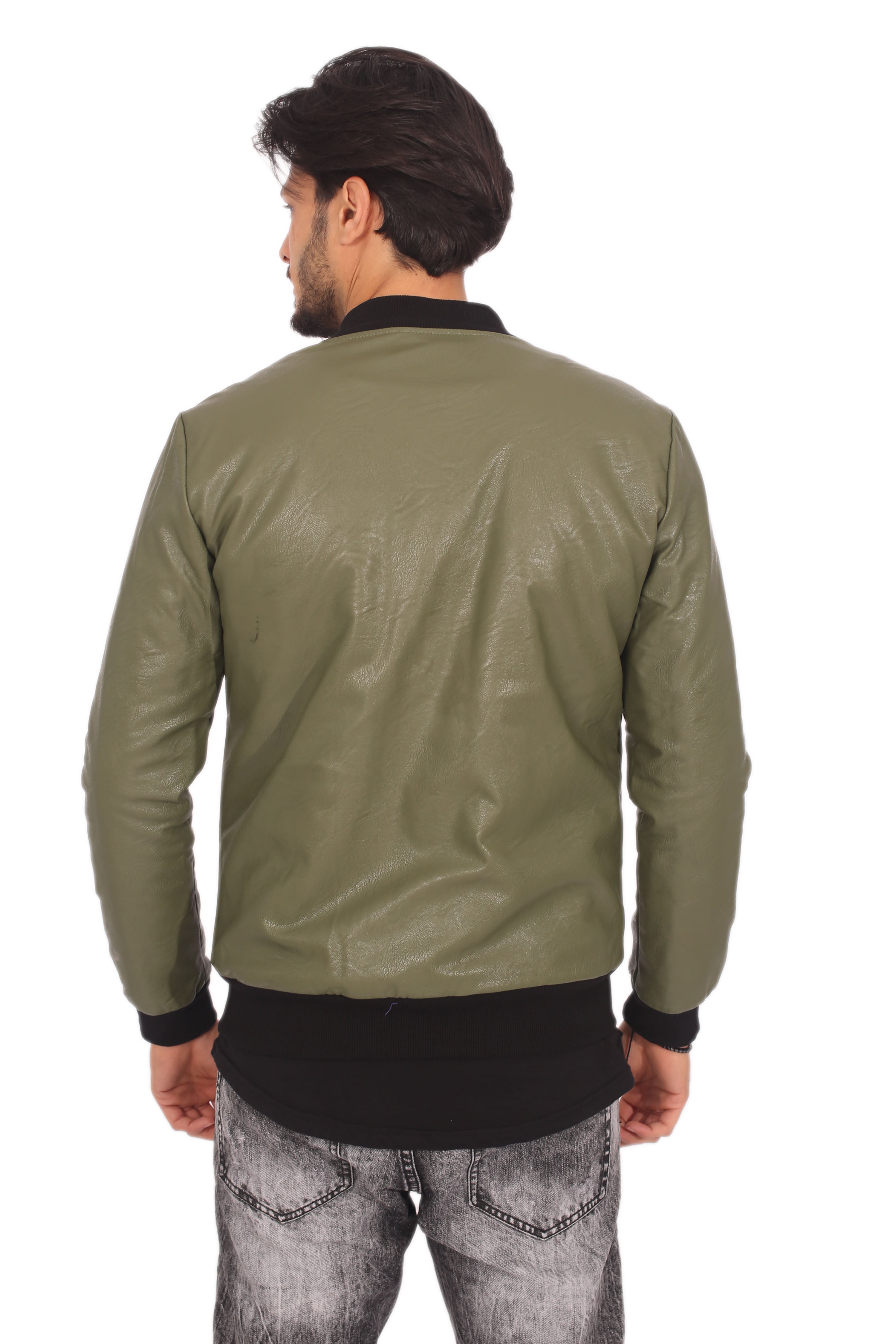 Giubbotto Giacca Uomo Ecopelle Art. Gb63 - 92 Fashion Shop  Descrizione: -Colore: Verde-Modello: Bomber ecopelle -Composizione: 100% Polyestere -Vestibilità: Regular fit -Dettagli: Girocollo, tasche laterali, Elastico su polsi e sull'orlo -Il modello è Alto 180 Cm x 70 Kg e Indossa la Taglia M 