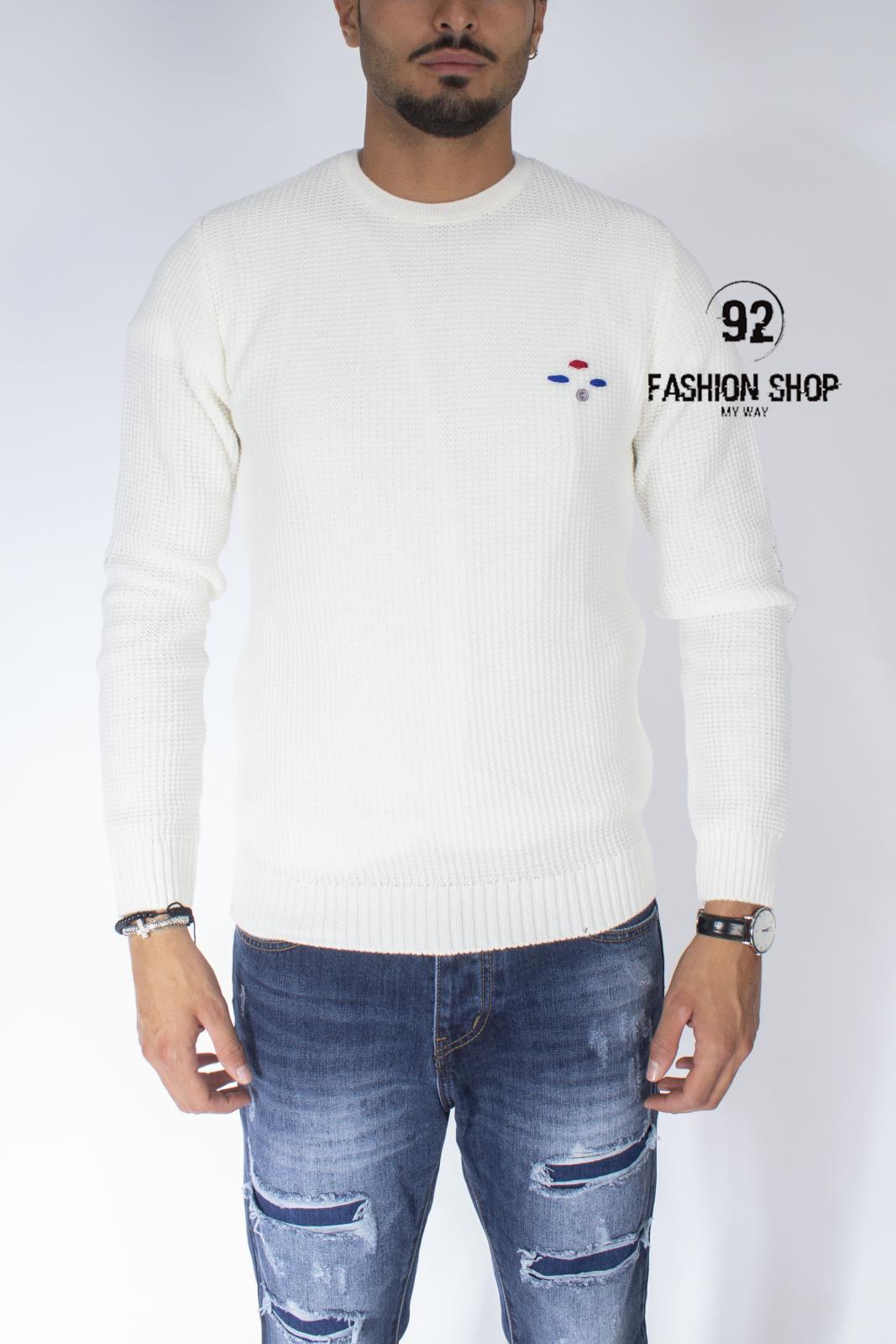 MAGLIONCINO UOMO TINTA UNITA BIANCO BOTTONE CUCITO AL PETTO E RICAMO AI GOMITI STILE TOPPE ART. MG41