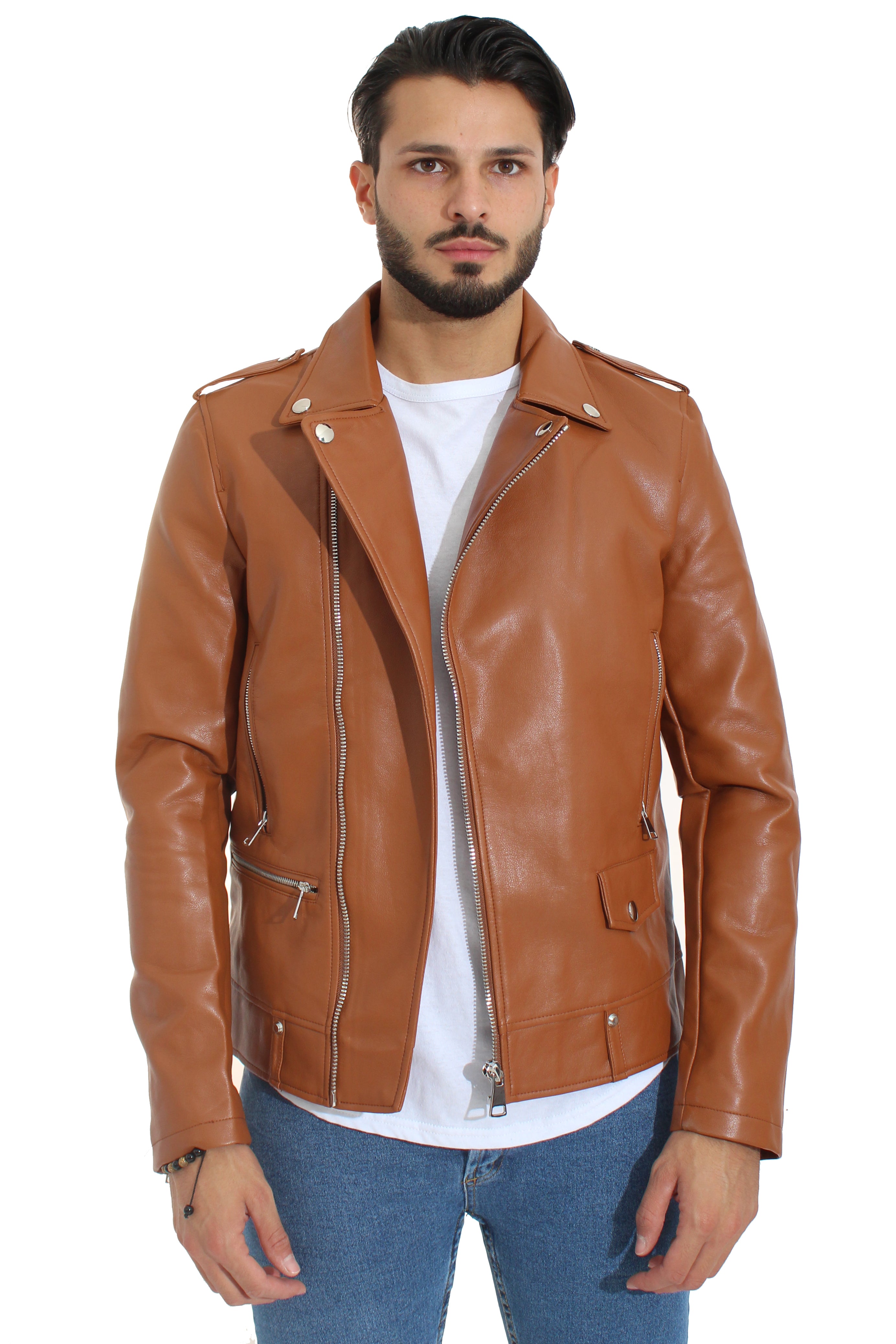 Giubbotto Giacca Uomo Ecopelle Bikers Chiodo Art. Gb64 - 92 Fashion Shop  Descrizione: -Colore: Marrone -Modello: Chiodo -Composizione: 65% Poliuretano- 30% Polyestere -5% Elastene -Vestibilità: Regular Fit -Dettagli: Chiusura Trasversale, Tasche Laterali, Zip frontale Con tasca -Il Modello è Alto 180 Cm x 70 Kg e Indossa La Taglia M 