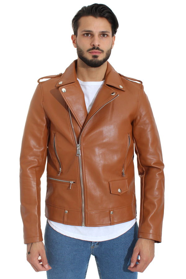 Giubbotto Giacca Uomo Ecopelle Bikers Chiodo Art. Gb64 - 92 Fashion Shop  Descrizione: -Colore: Marrone -Modello: Chiodo -Composizione: 65% Poliuretano- 30% Polyestere -5% Elastene -Vestibilità: Regular Fit -Dettagli: Chiusura Trasversale, Tasche Laterali, Zip frontale Con tasca -Il Modello è Alto 180 Cm x 70 Kg e Indossa La Taglia M 